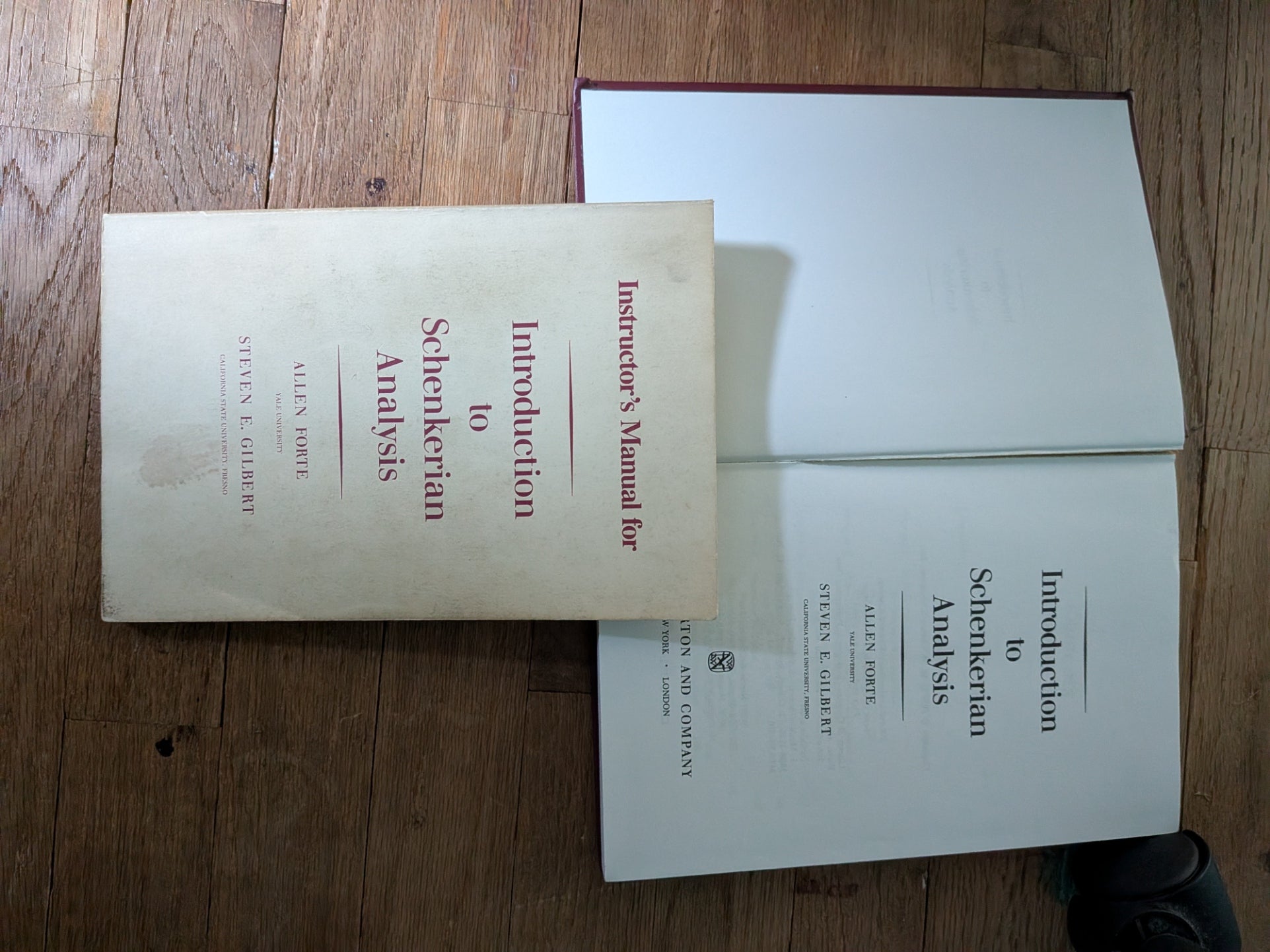 Allen Forte & Steven Gilbert - Introduction to Schenkerian Analysis with Instructor's Manual